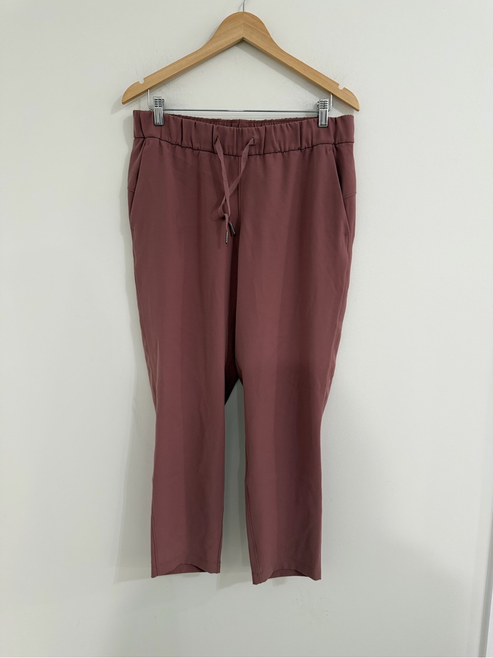 women's Lululemon On The Fly Pant *Woven 27" sz 10 #N1
